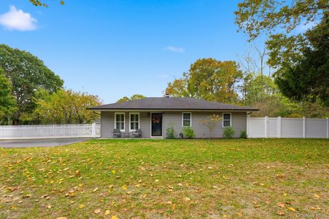 Photo of 130 Beaver Dam Road, Brookhaven, NY 11719 (MLS # 930868)