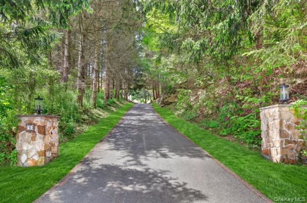 Photo of 9 Hickory Ridge Road, Brewster, NY 10509 (MLS # 994673)