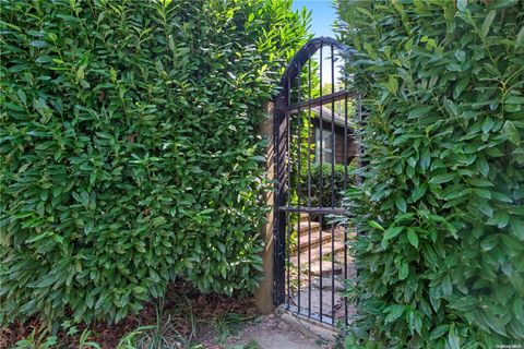 38 Maidstone Avenue East Hampton NY 11937