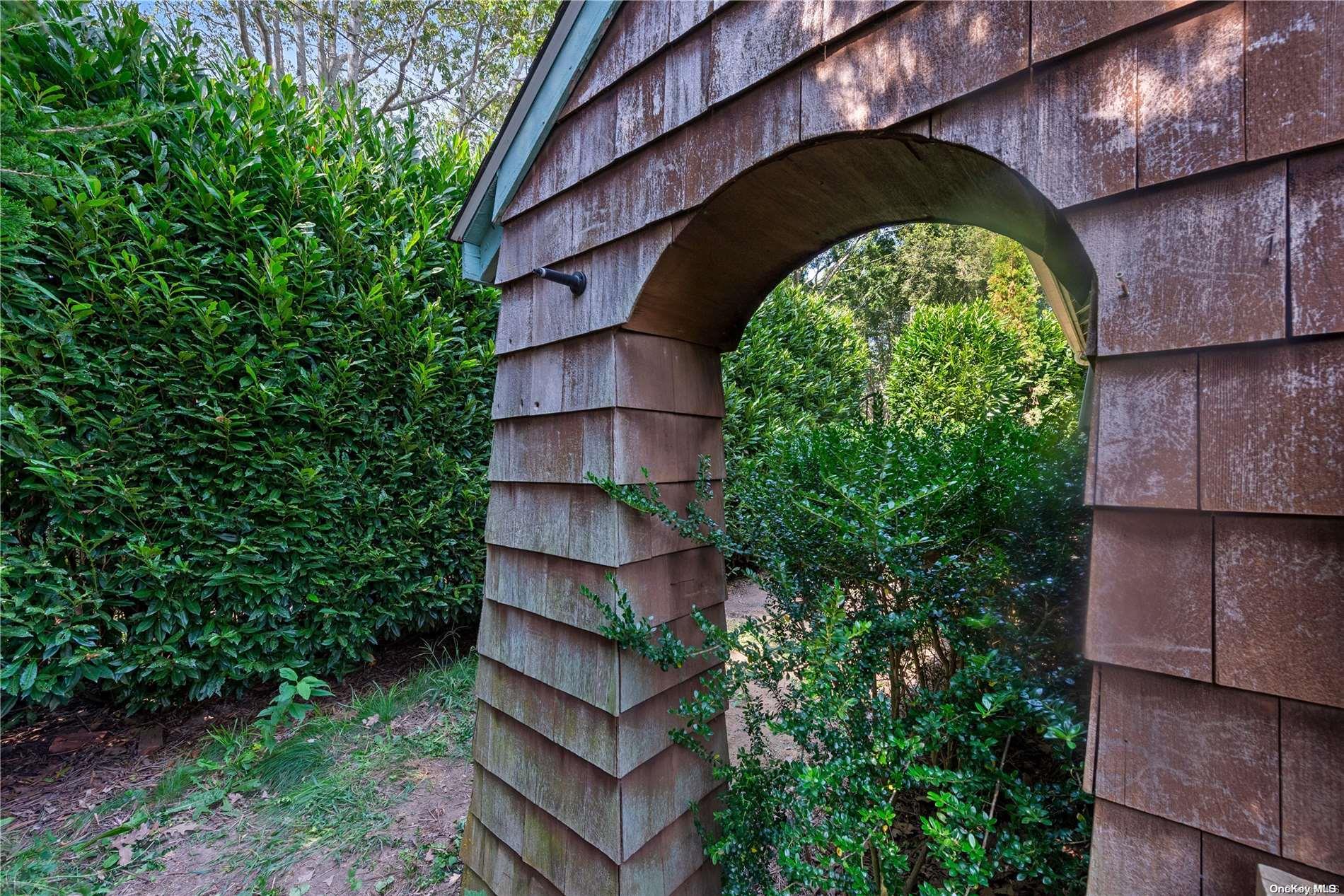 38 Maidstone Avenue, East Hampton, New York image 2