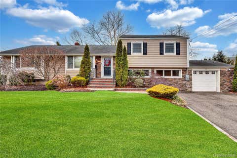 Homes For Sale - 18 Frost Lane<br/> Greenlawn, NY 11740