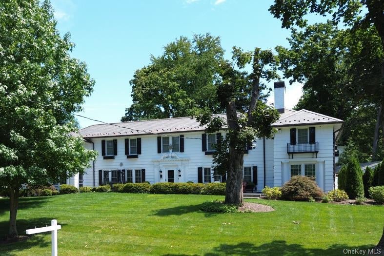 Photo of 1 Wellington Avenue, New Rochelle, NY 10804 (MLS # 1045842)