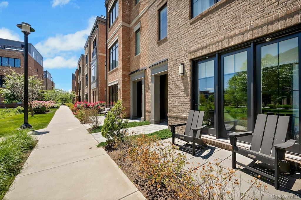 324 Horseman Boulevard
