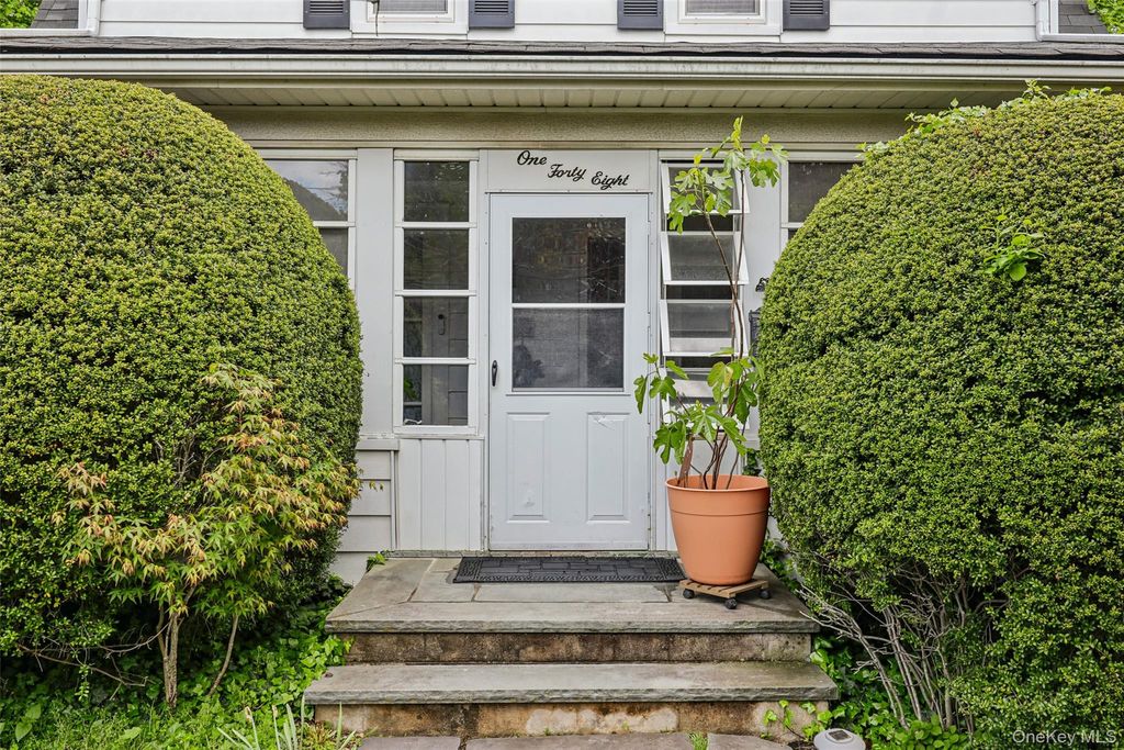 Photo of 148 Willis Court, Woodmere, NY 11598 (MLS # 997419)