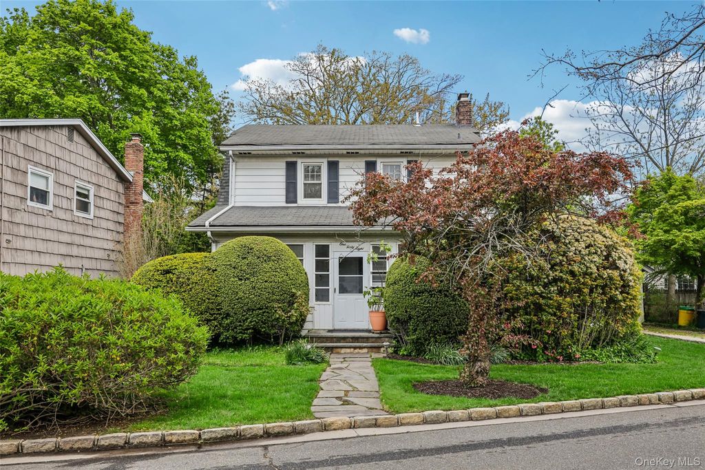 Photo of 148 Willis Court, Woodmere, NY 11598 (MLS # 997419)