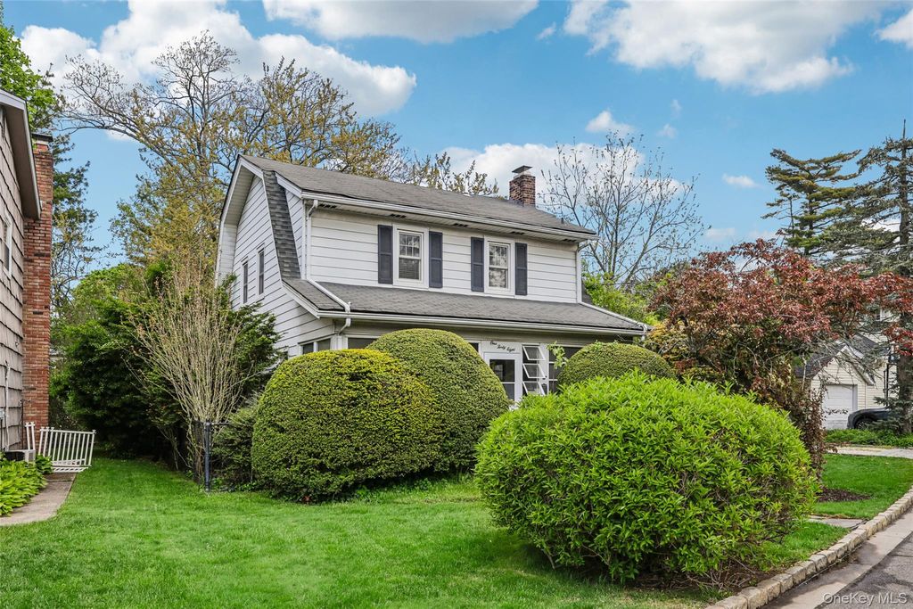 Photo of 148 Willis Court, Woodmere, NY 11598 (MLS # 997419)