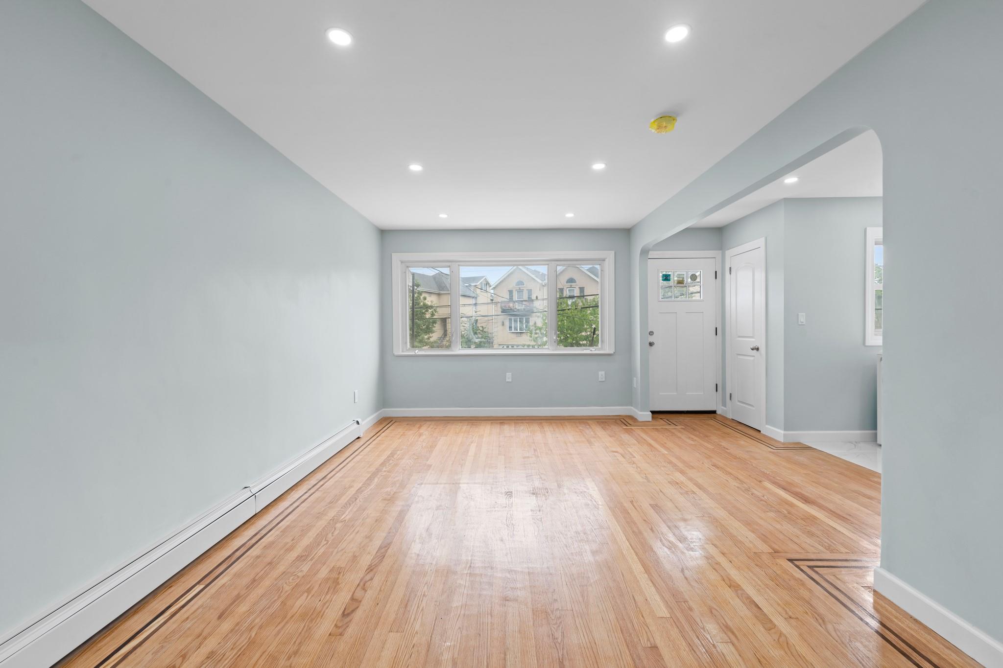 2819 Schurz Avenue