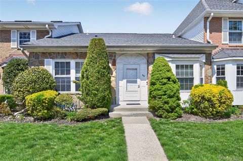Condo For Sale - 215 Summit Way<br/> Syosset, NY 11791