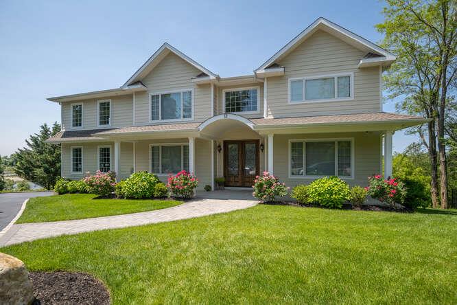 12 Barbara Lane, Glen Cove, New York image 2