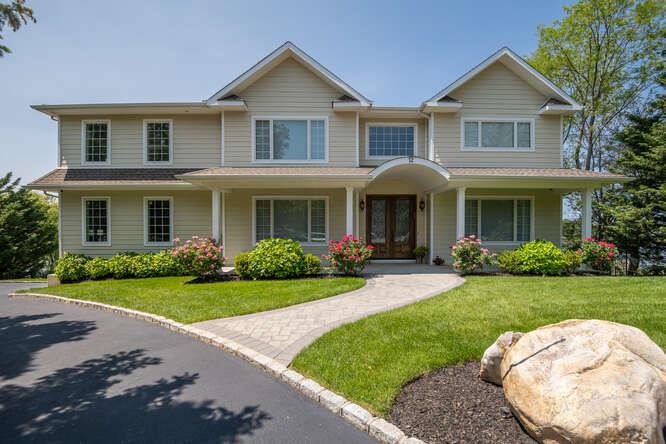 12 Barbara Lane, Glen Cove, New York image 1