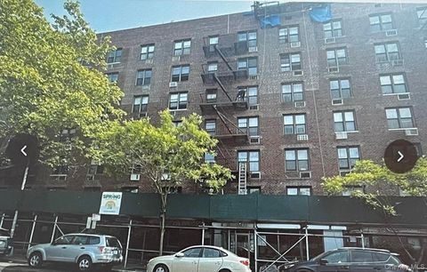 Photo of 152-72 Melbourne Avenue #LD, Kew Garden Hills, NY 11367 (MLS # 961312)