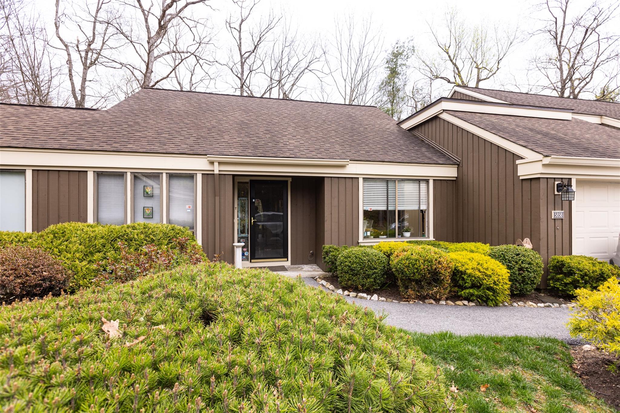 Heritage Hills B, Somers, New York - 2 Bedrooms  
2 Bathrooms  
5 Rooms - 