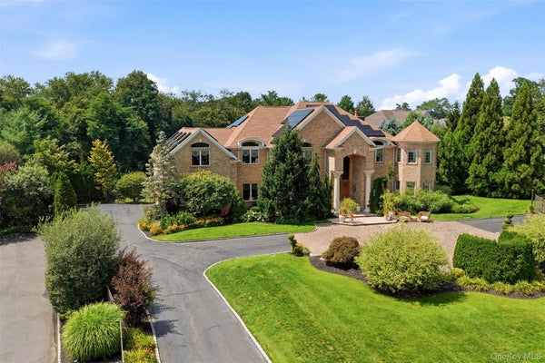 15 PEPPERMILL LN, DIX HILLS, NY 11746 - Image eca45d01eafdc7baa2fc8bad89a09958/3233999625