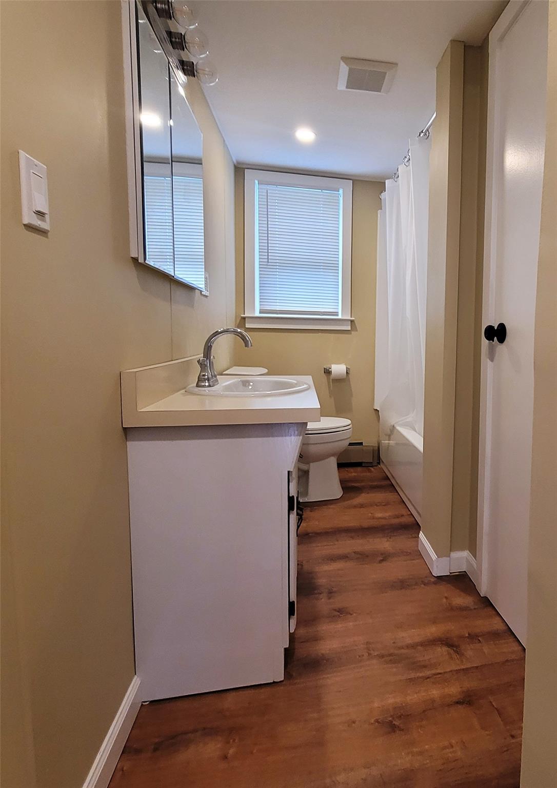 Red Hook, New York 12571, United States, 2 Bedrooms Bedrooms, ,1 BathroomBathrooms,Residential,Active,119897