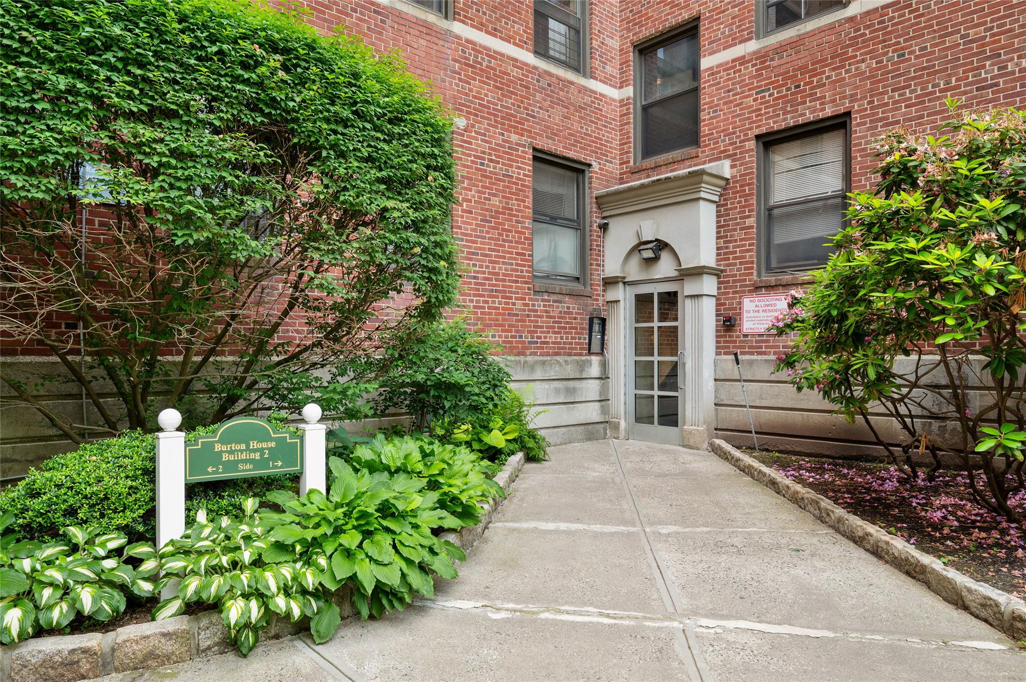 Larchmont Acres W 2C, Larchmont, New York - 2 Bedrooms  
1 Bathrooms  
5 Rooms - 