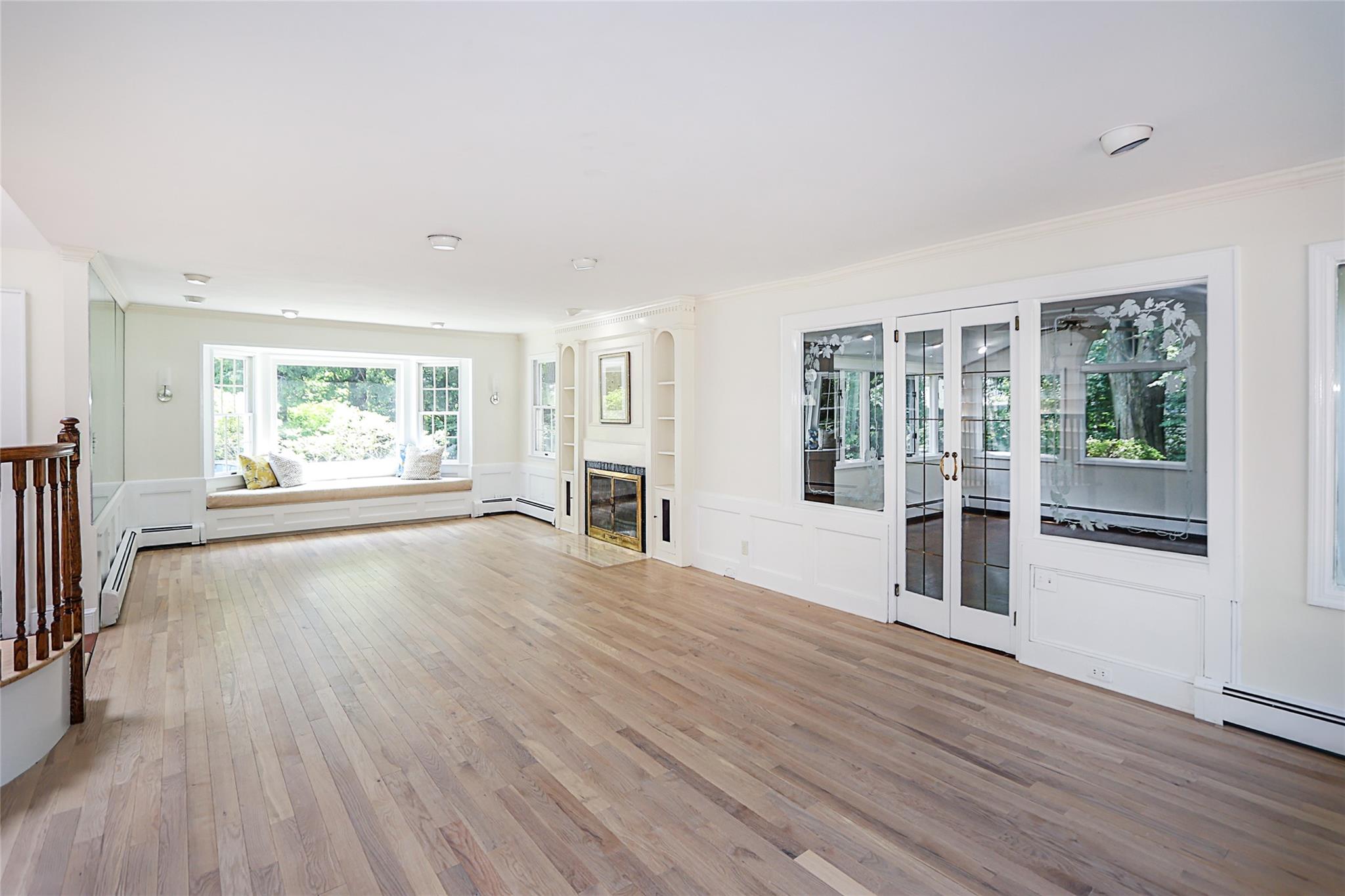 419 Woodbury Road