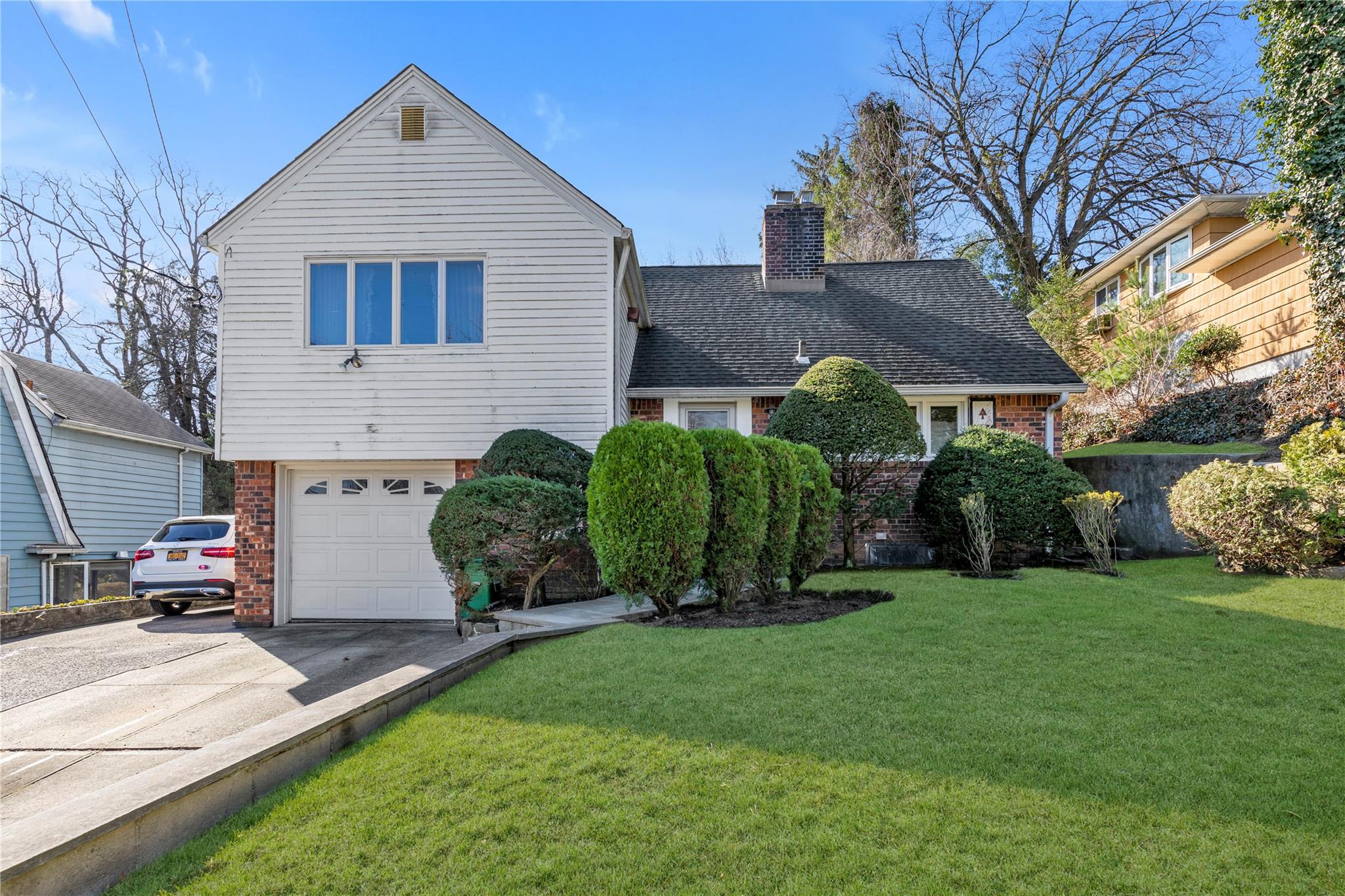 Property for Sale at Arleigh Road, Douglaston, Queens, NY - Bedrooms: 4 
Bathrooms: 3 
Rooms: 8  - $1,350,000