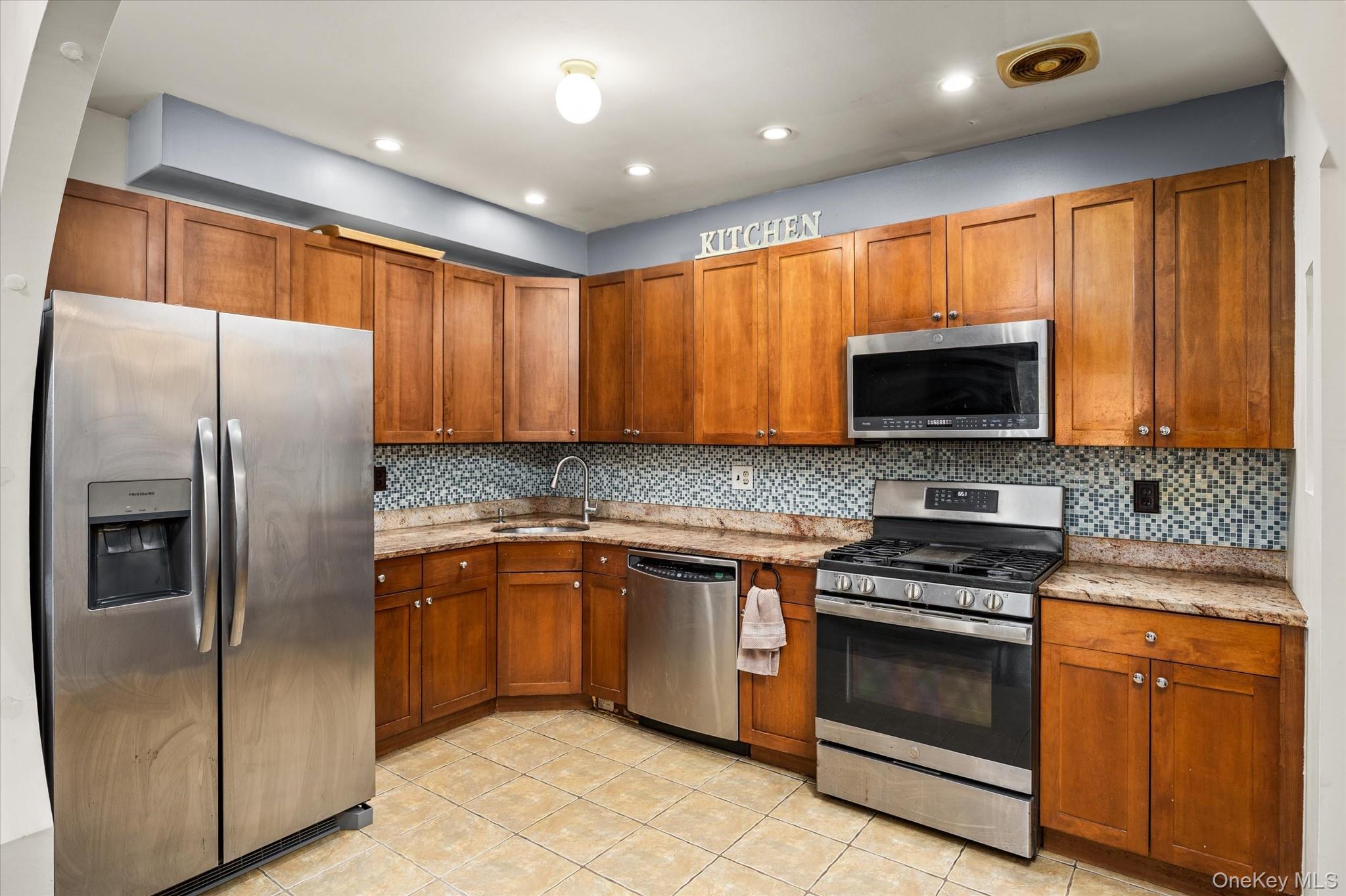 1962 Bergen Avenue 2C - Photo 4