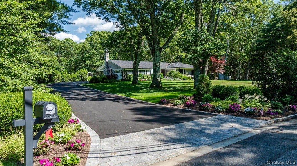Photo of 225 Laurel Lane, Laurel Hollow, NY 11791 (MLS # 1017893)