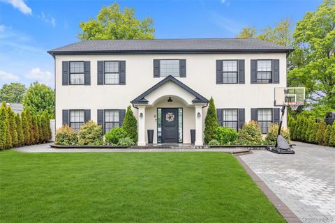 8 Family Lane Levittown NY 11756