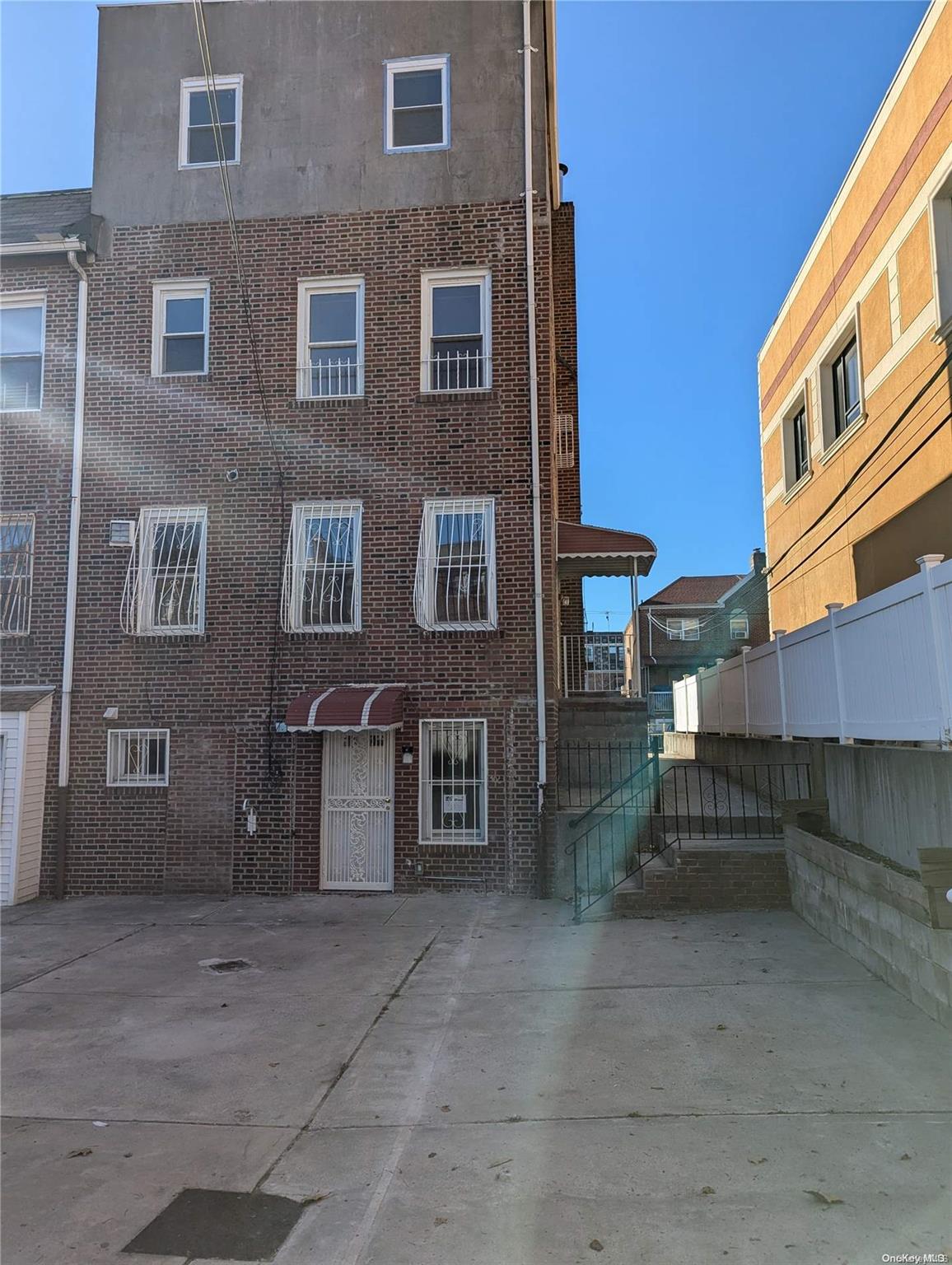Rental Property at 72 Street 1st Fl - R, Jackson Heights, Queens, NY - Bedrooms: 3 
Bathrooms: 2 
Rooms: 8  - $3,300 MO.