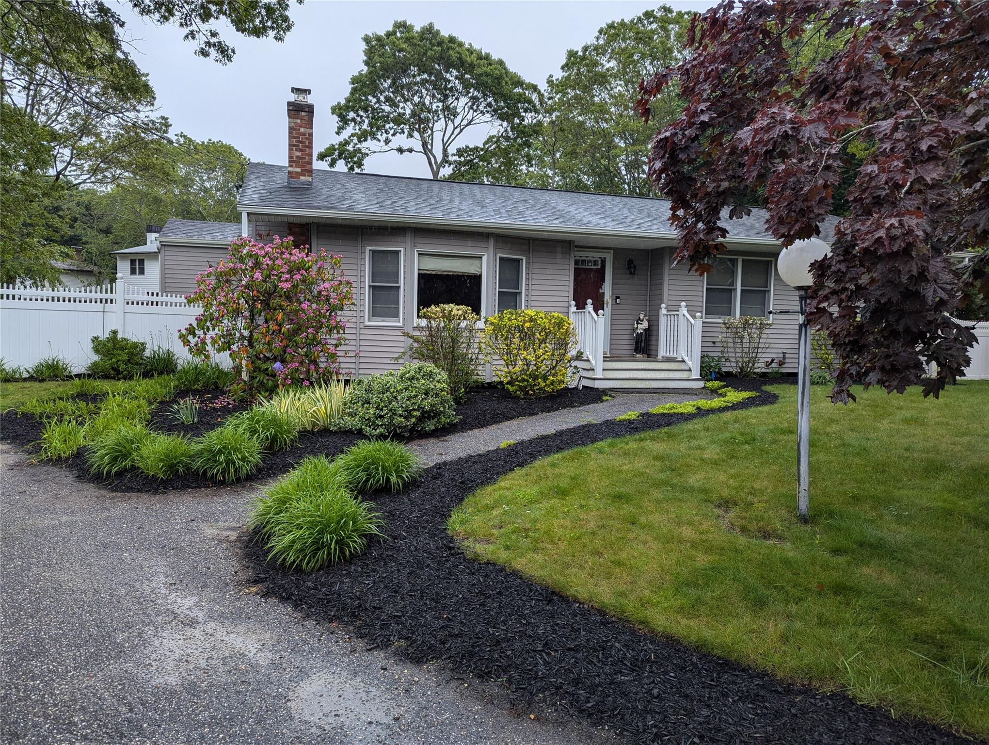 Westerly Court, Hampton Bays, Hamptons, NY - 3 Bedrooms  
1 Bathrooms - 