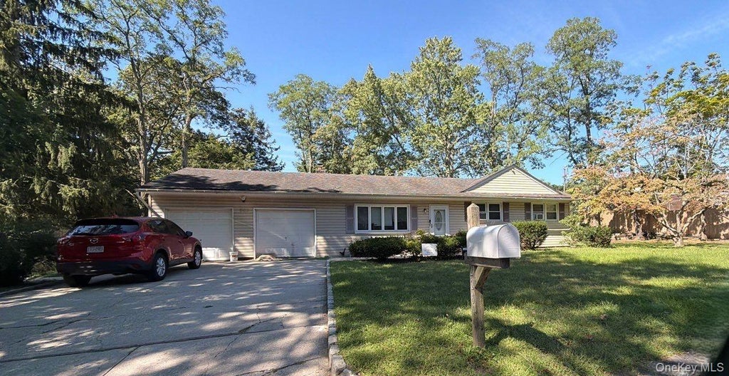 Photo of 226 Holbrook Road, Holbrook, NY 11741 (MLS # 1052117)