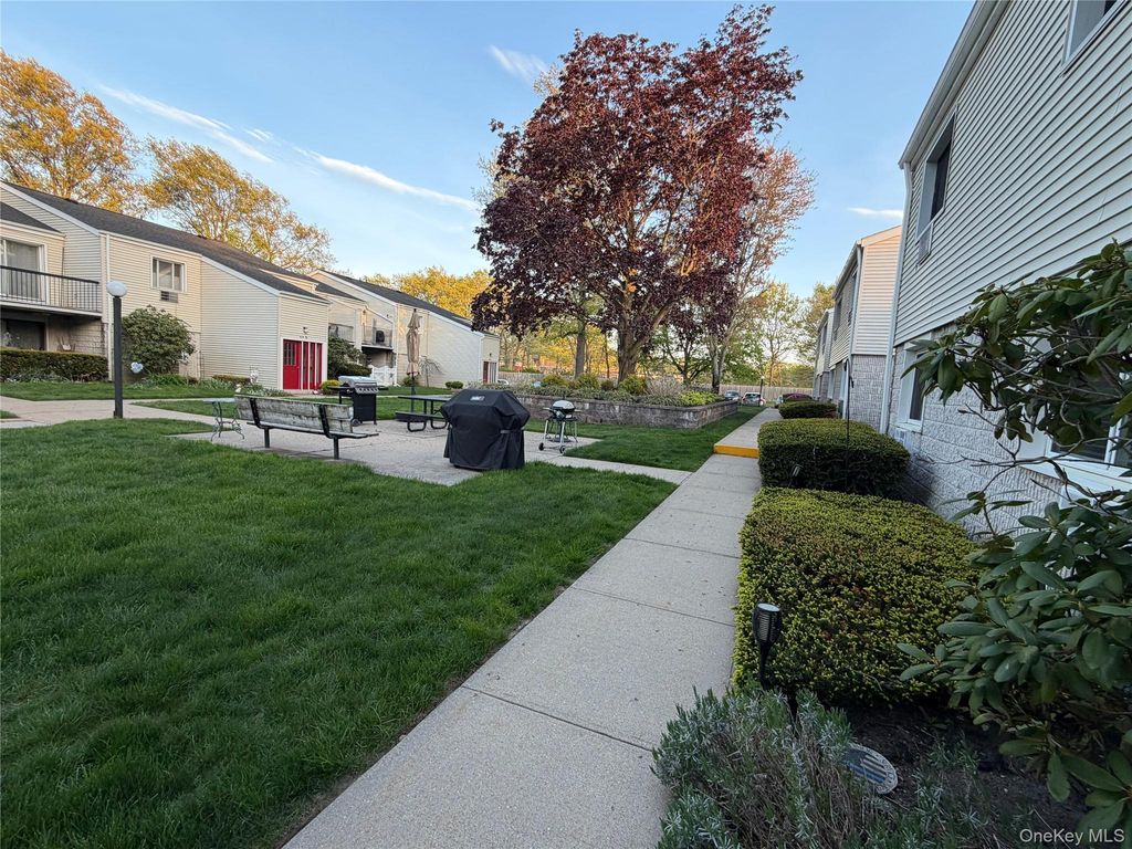 Photo of 42 Richmond Boulevard #1B, Ronkonkoma, NY 11779 (MLS # 998977)