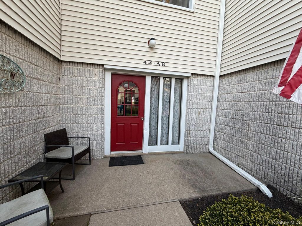 Photo of 42 Richmond Boulevard #1B, Ronkonkoma, NY 11779 (MLS # 998977)