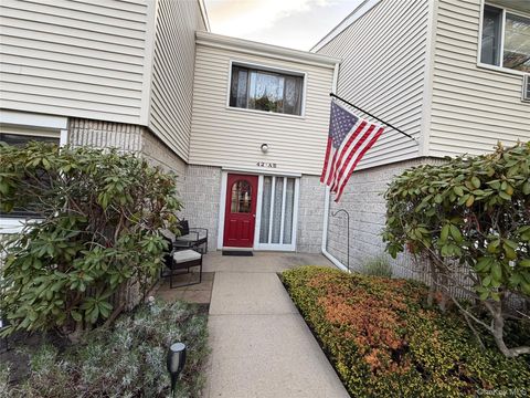 Photo of 42 Richmond Boulevard #1B, Ronkonkoma, NY 11779 (MLS # 998977)