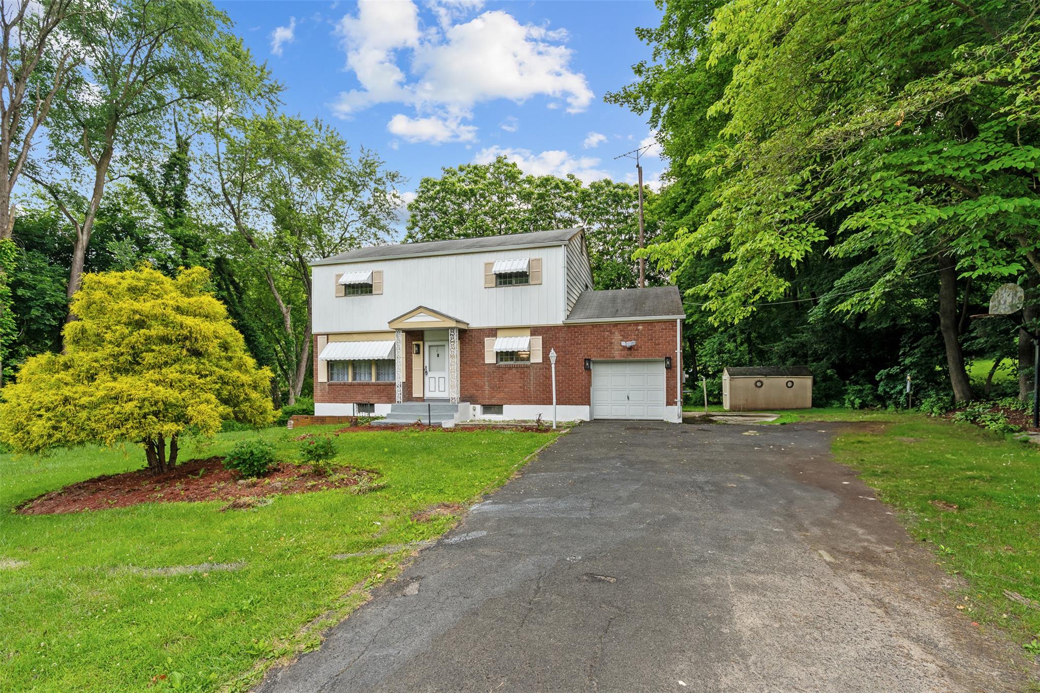Property for Sale at Westbrook Drive, Cortlandt Manor, New York - Bedrooms: 3 
Bathrooms: 3 
Rooms: 8  - $569,000