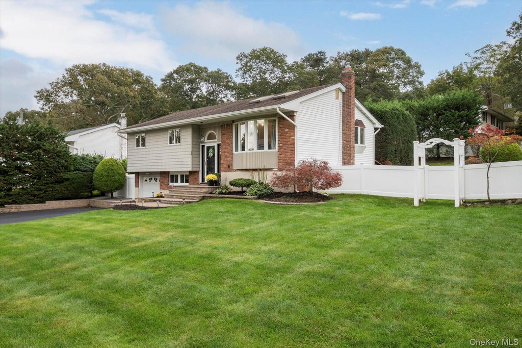 Photo of 46 Parnell Drive, Smithtown, NY 11787 (MLS # 1062916)