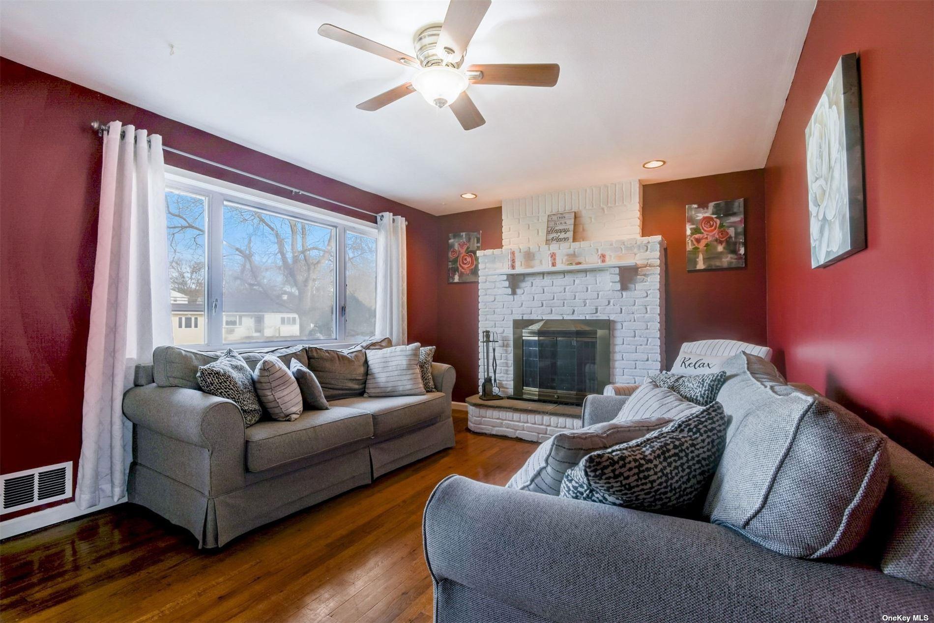 10 Florence Court, Patchogue, New York image 4