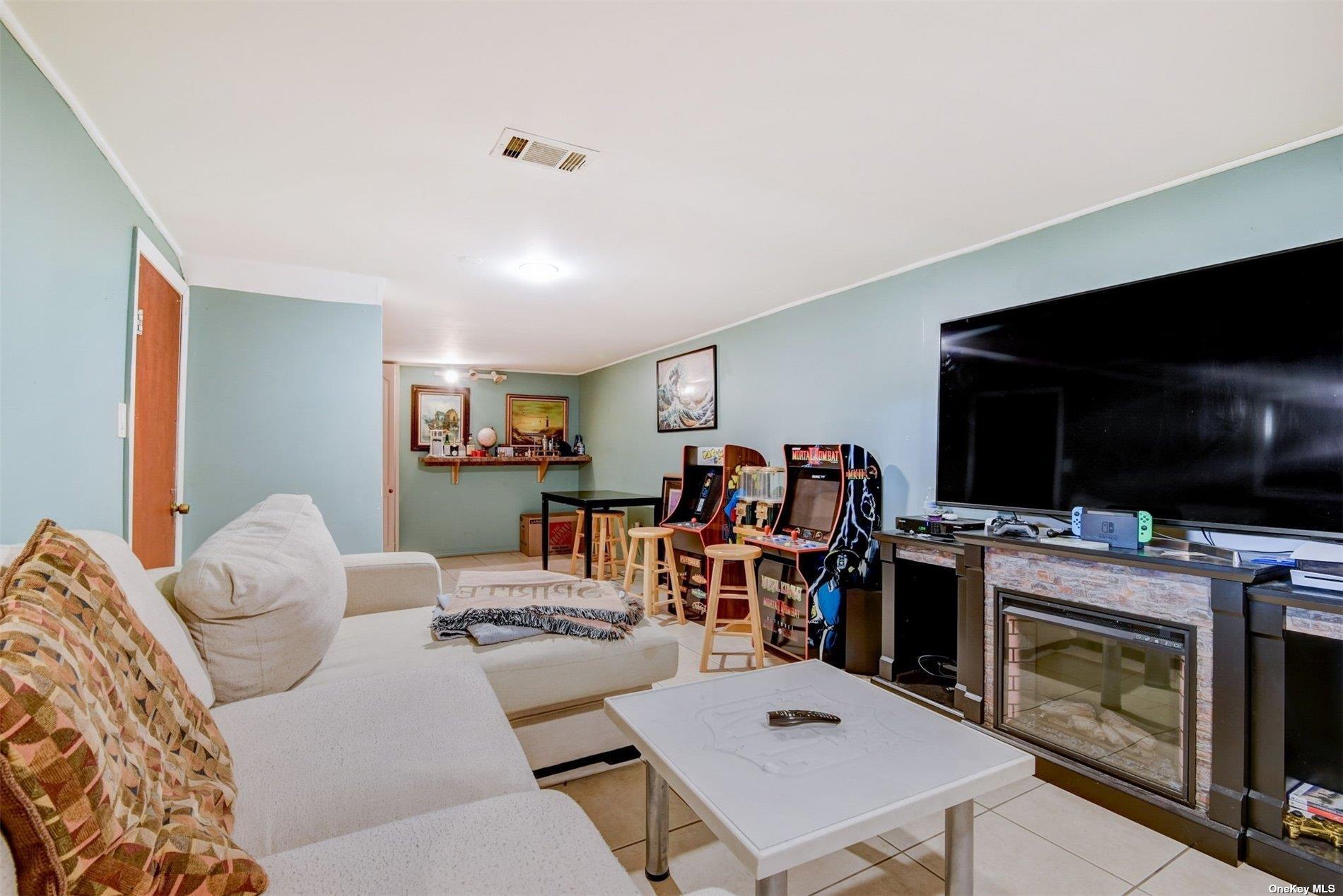 10 Florence Court, Patchogue, New York image 14