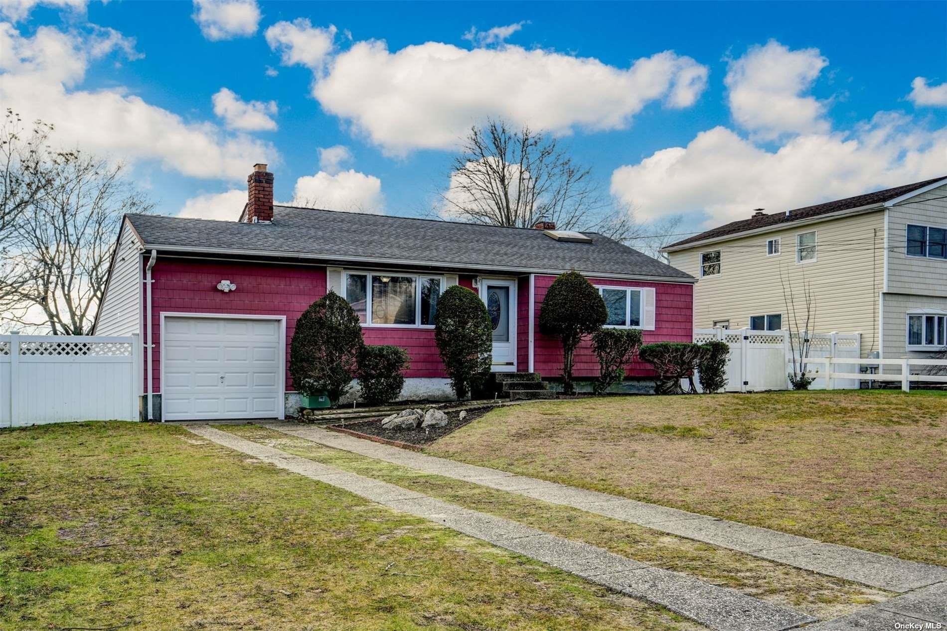 10 Florence Court, Patchogue, New York image 2