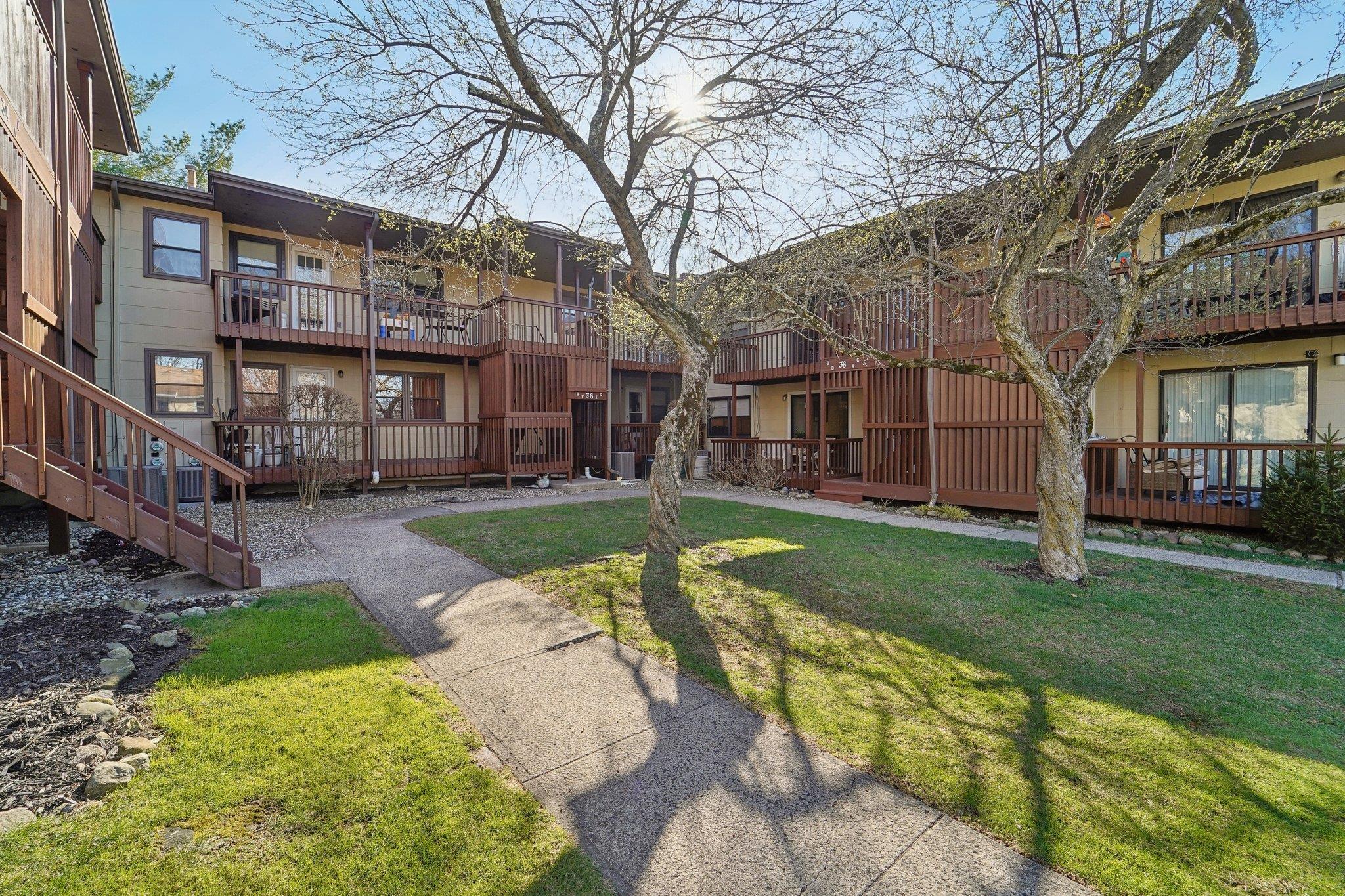 38 Milford Ln Ln #B, Suffern, Florida image 23