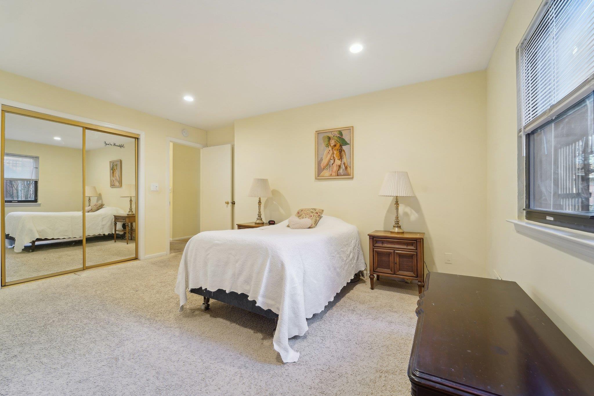 38 Milford Ln Ln #B, Suffern, Florida image 13