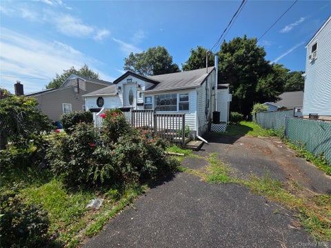 Homes For Sale - 533 S 8th Street<br/> Lindenhurst, NY 11757