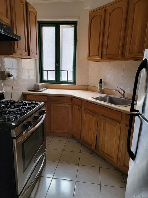 2220 E Tremont Avenue 4E Bronx NY 10462