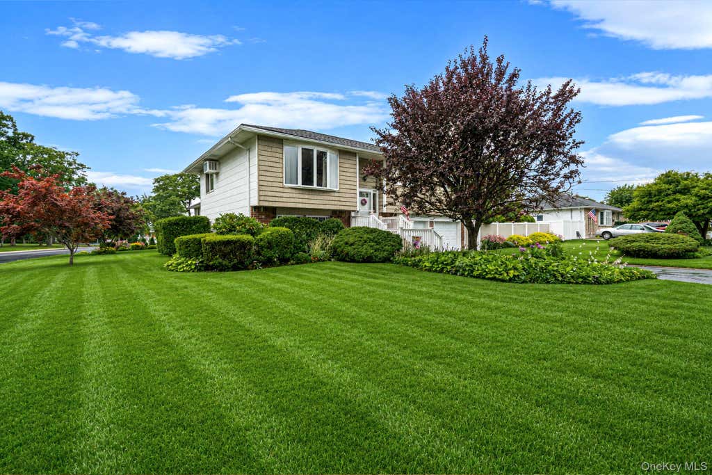 Photo of 480 Fenimore Avenue, North Babylon, NY 11703 (MLS # 1029895)