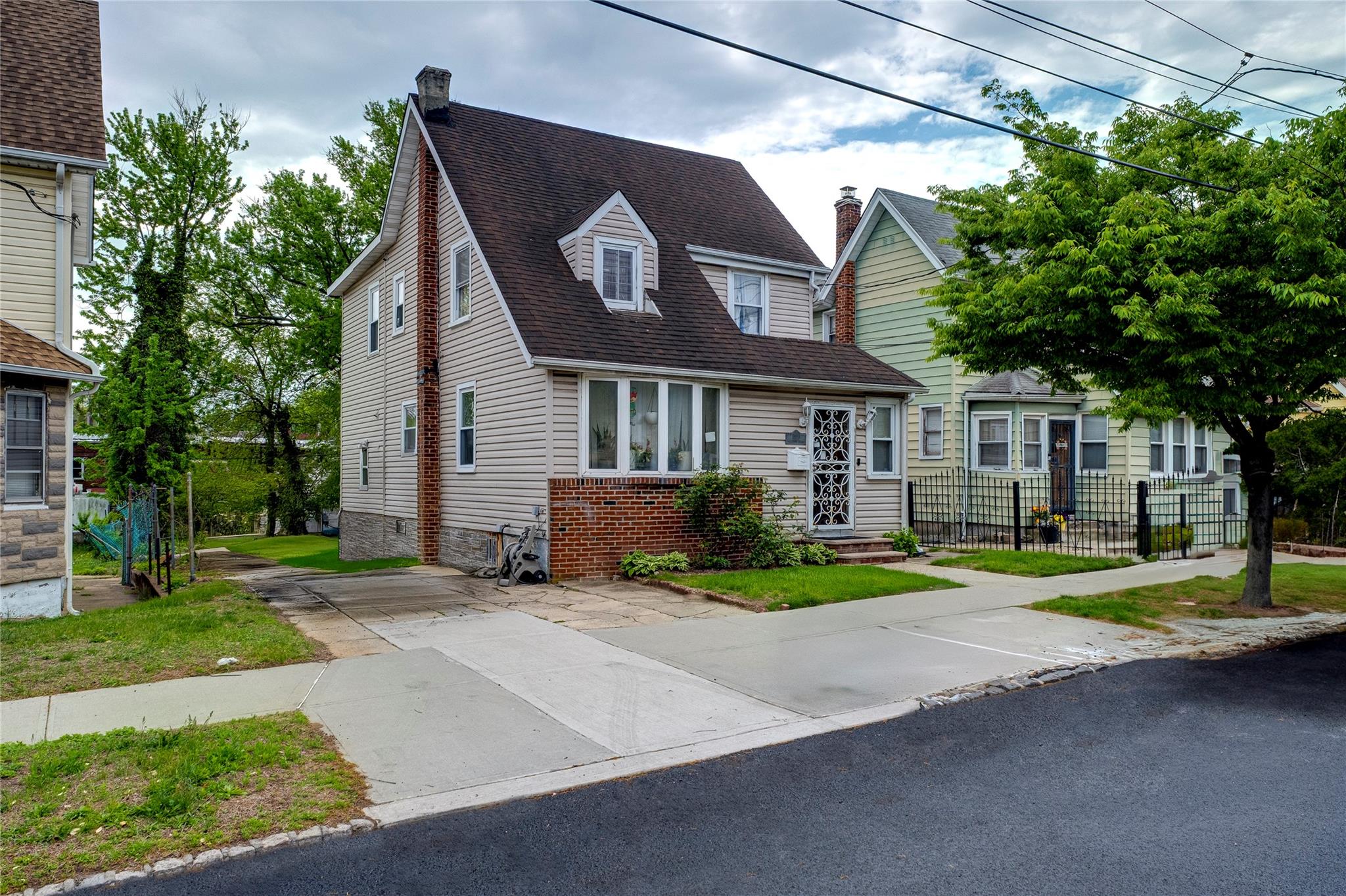 Property for Sale at Williamson Avenue, Springfield Gardens, Queens, NY - Bedrooms: 3 
Bathrooms: 2 
Rooms: 9  - $700,000