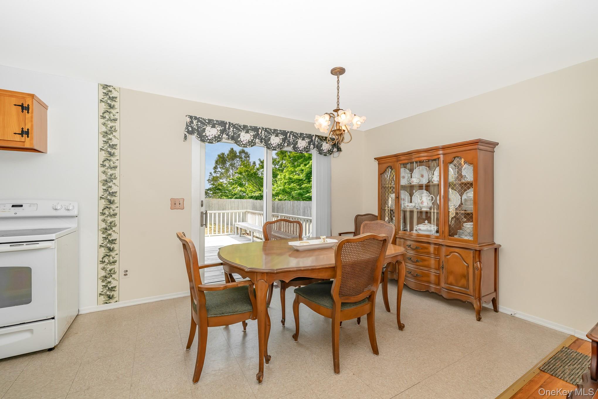 10 Argonne Road W