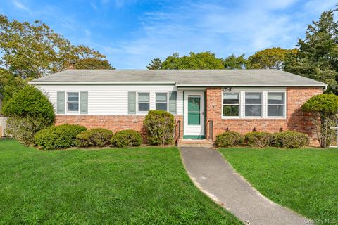 Photo of 10 Argonne Road W, Hampton Bays, NY 11946 (MLS # 926617)