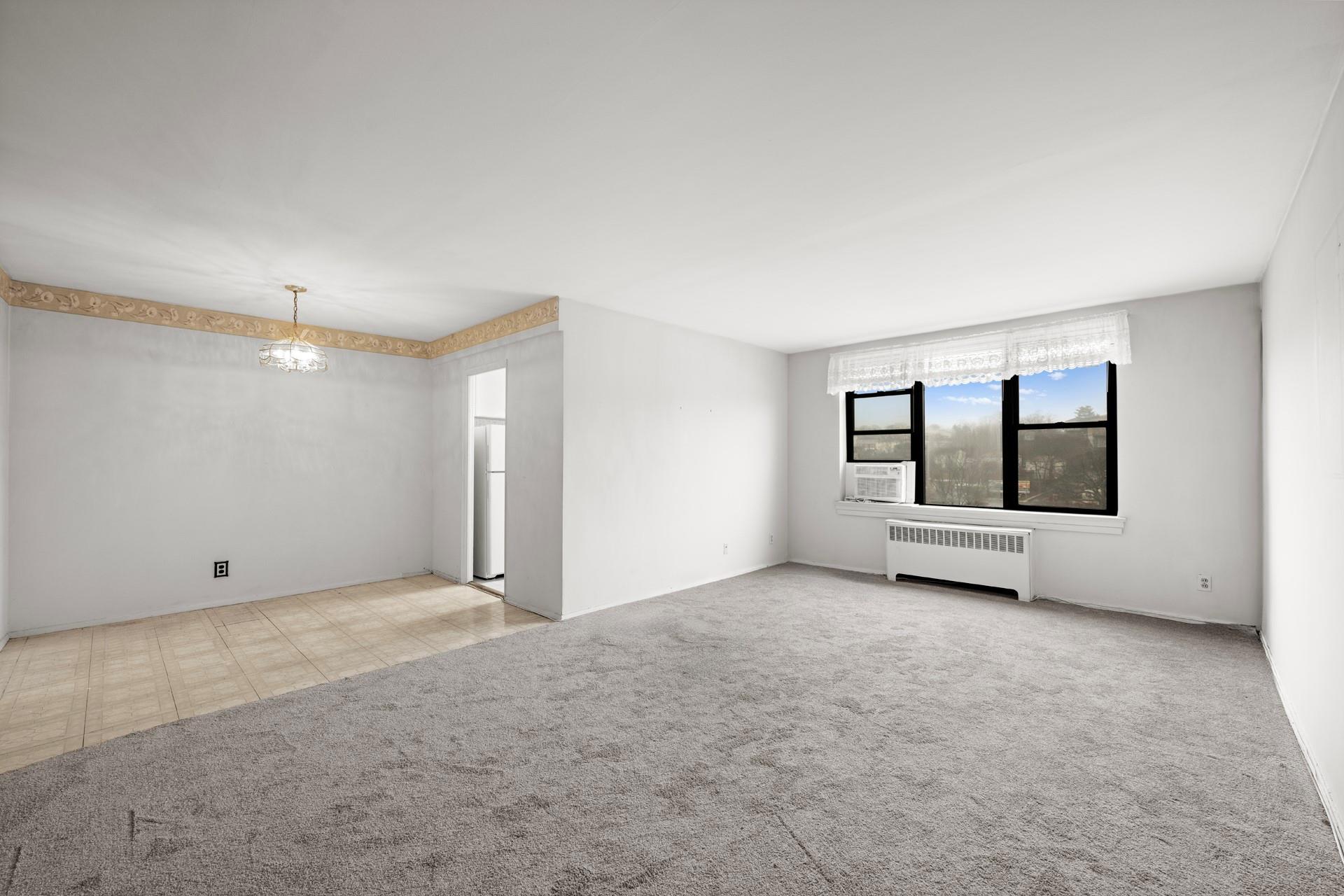 Sedgwick Avenue 6F, Yonkers, New York - 2 Bedrooms  
2 Bathrooms  
6 Rooms - 