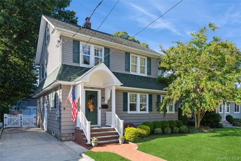 Photo of 104 Cedar Avenue, Rockville Centre, NY 11570 (MLS # 920789)