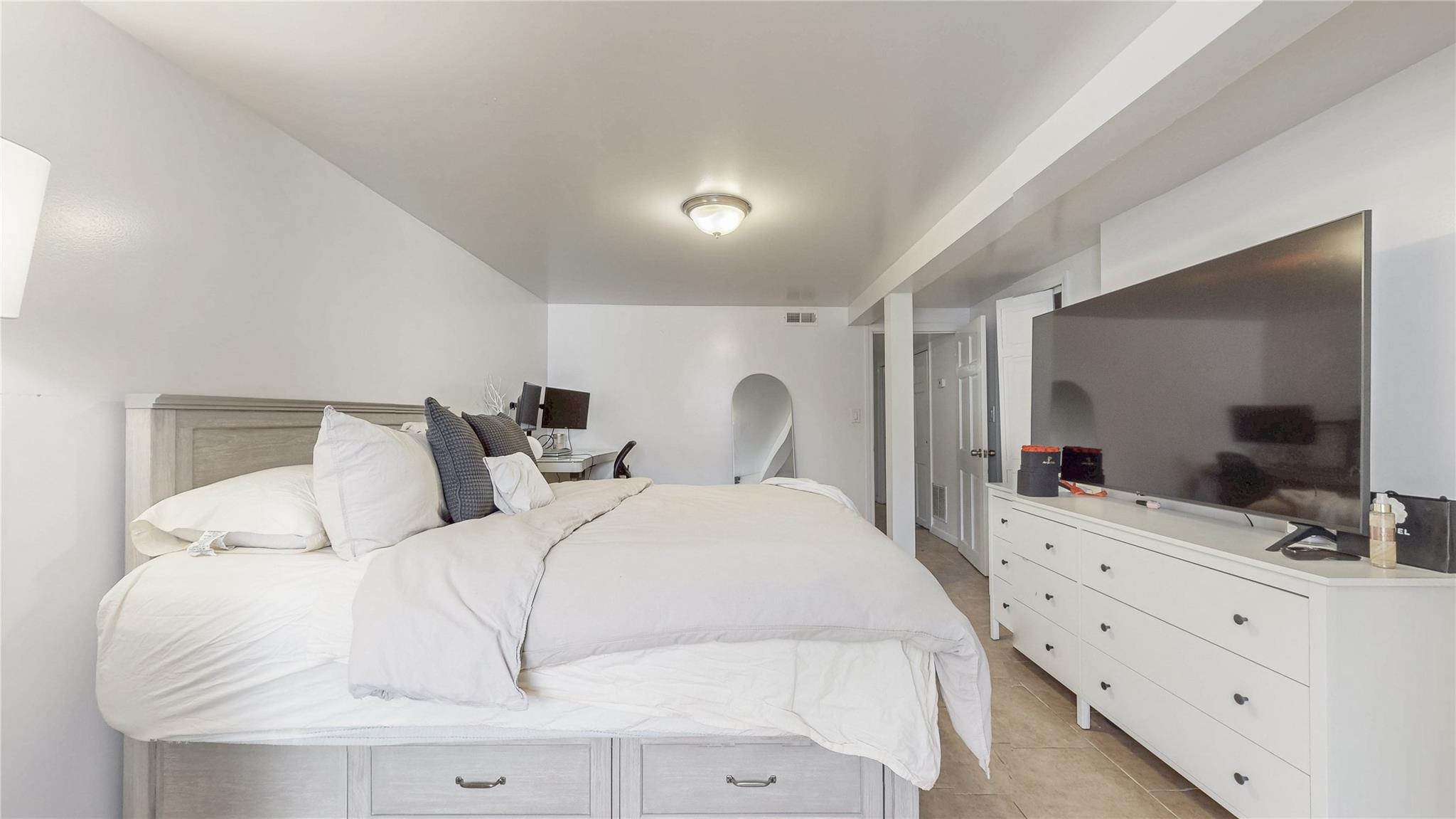 479 Irving Avenue, Brooklyn, New York image 33