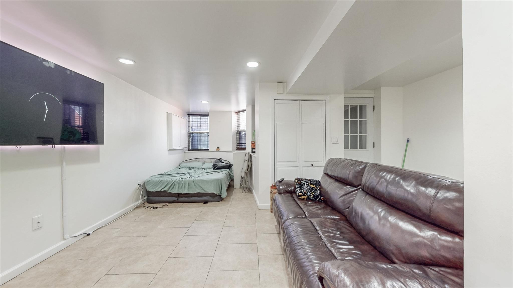 479 Irving Avenue, Brooklyn, New York image 24