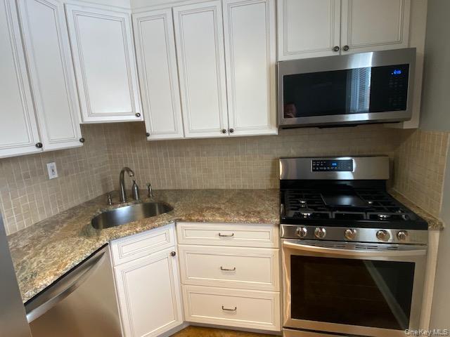 261-53 Langston E-1st fl