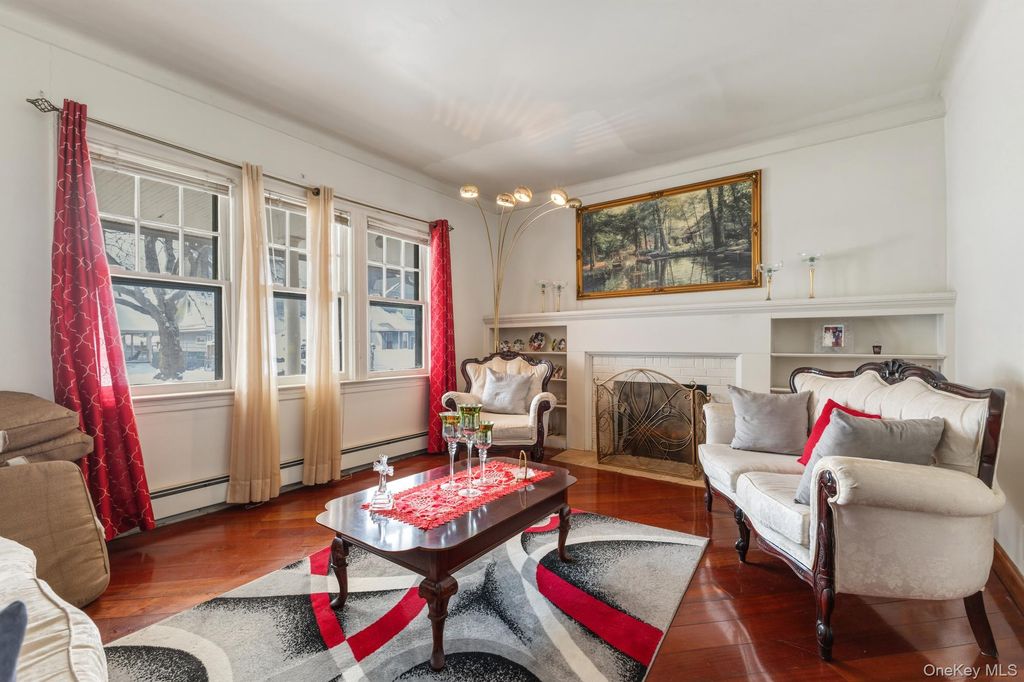 Photo of 18811 Dormans Road, Saint Albans, NY 11412 (MLS # 966012)