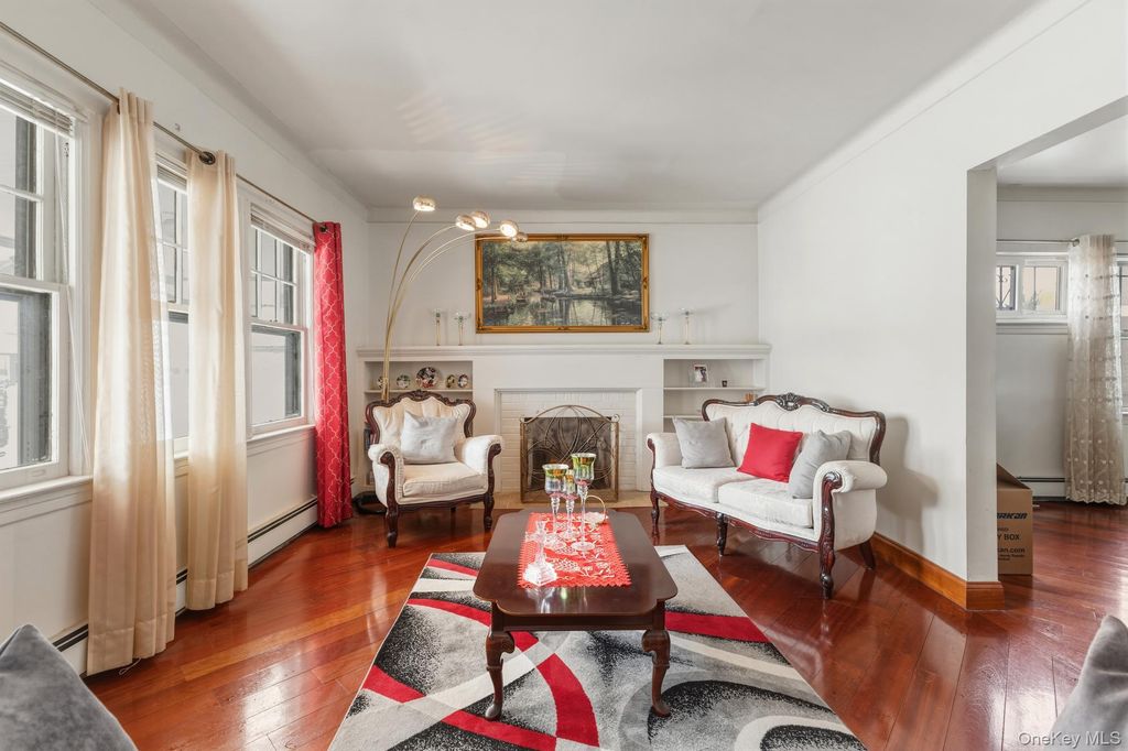 Photo of 18811 Dormans Road, Saint Albans, NY 11412 (MLS # 966012)